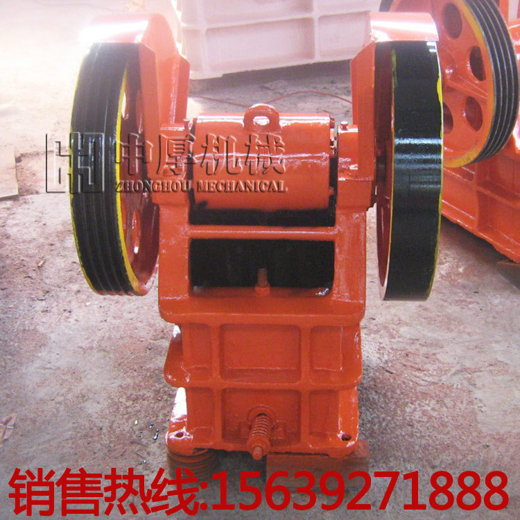 新型PE-200×300颚式破碎机
