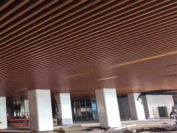 北京体育中心木纹铝方通吊顶施工厂家