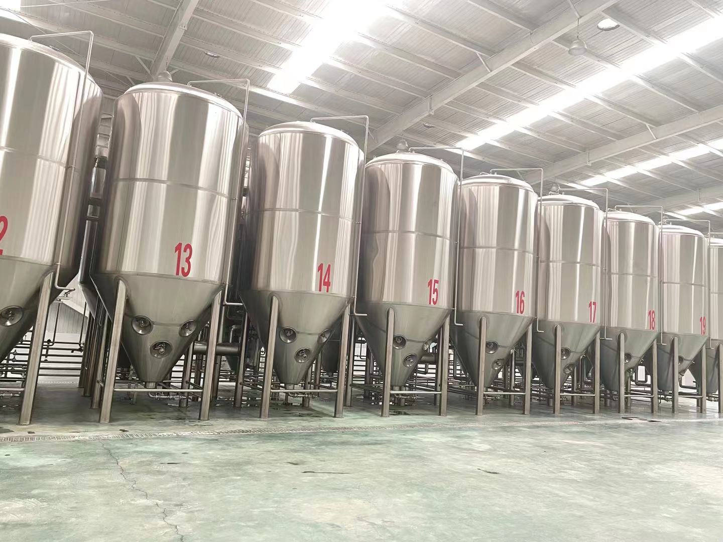 年产量10吨精酿啤酒厂酿酒设备 大型啤酒设备生产厂家