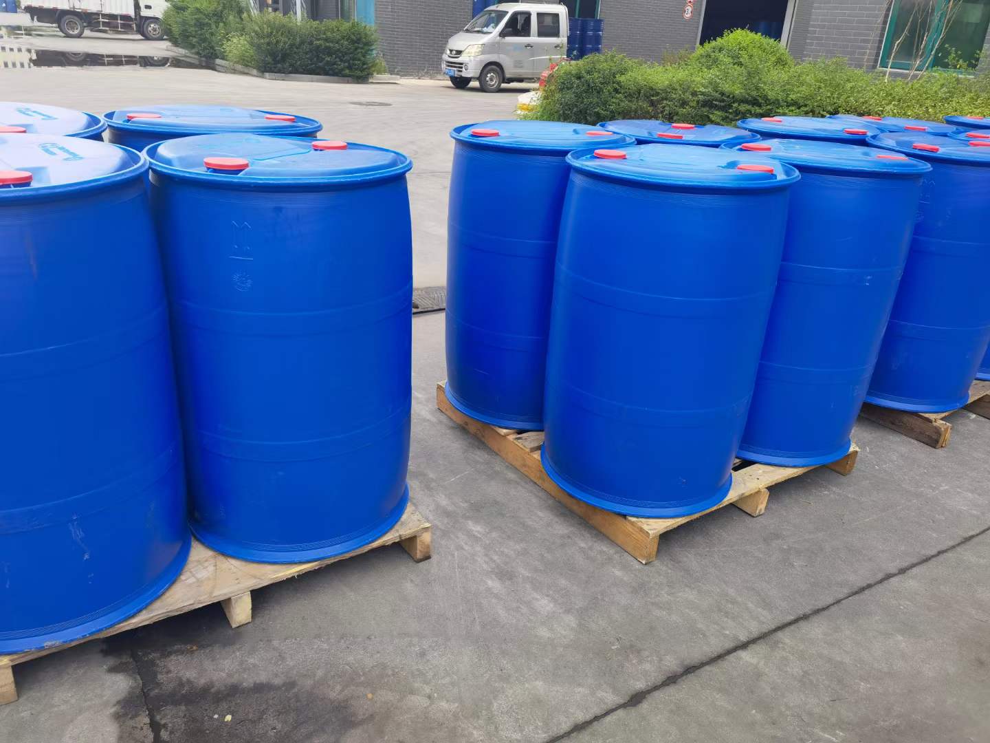 扬子巴斯夫丙烯酸99.9%  200kg/桶树脂原料