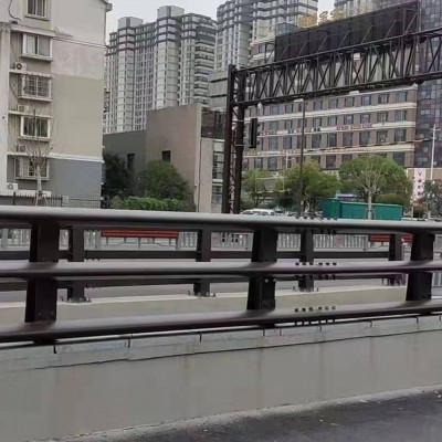 灯光桥梁防撞护栏 不锈钢景观立柱护栏 道路隔离栏杆
