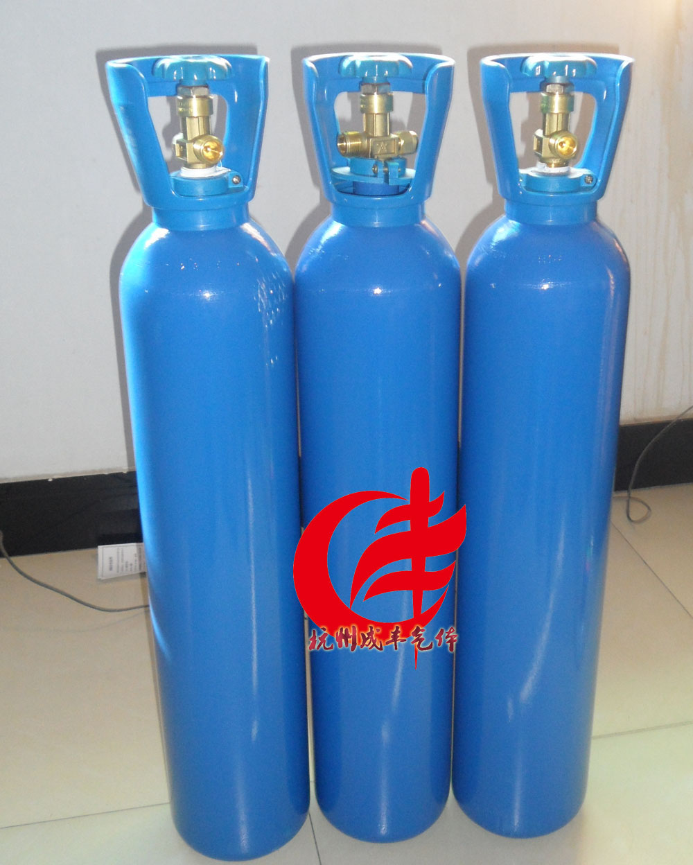 氧气厂家供应液态10升助燃气体液氧高纯便携式O2高压钢瓶无色