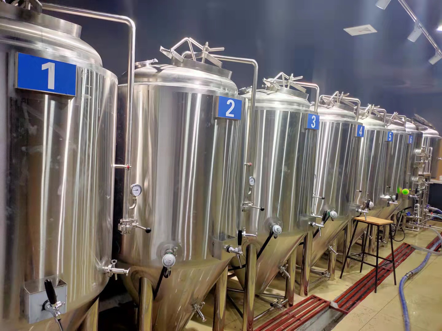 合肥2000吨自动化精酿啤酒厂鲜啤酿造设备