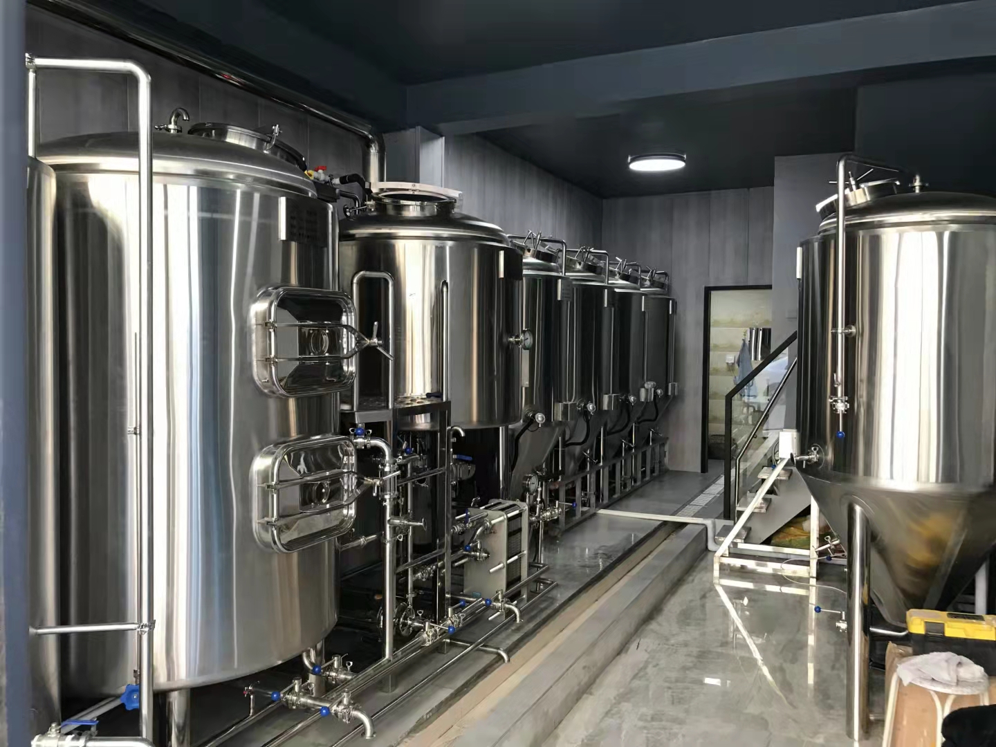 日产5吨精酿啤酒厂设备 大型精酿啤酒设备生产厂家