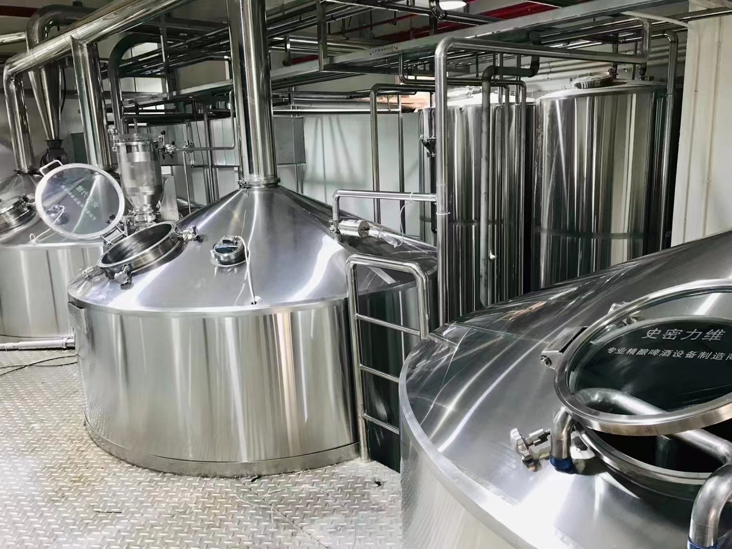 日产10吨精酿啤酒发酵设备 大型精酿啤酒设备