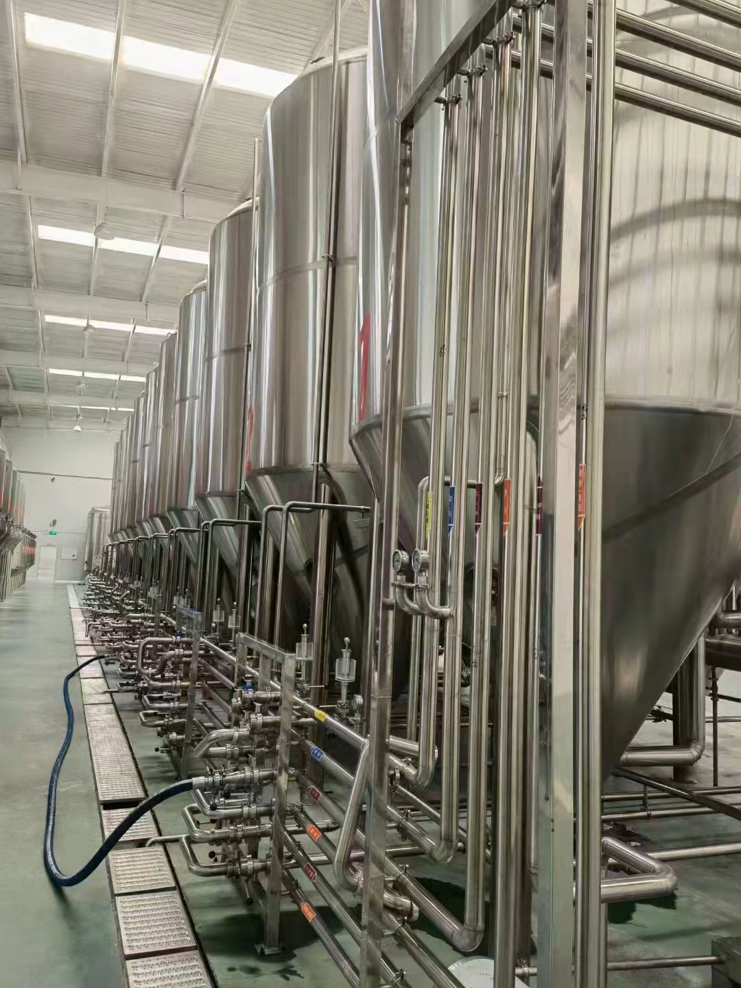 大型啤酒设备3万吨啤酒设备啤酒厂啤酒设备有哪些配置