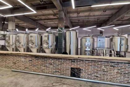 精酿啤酒设备厂家小型啤酒厂酿啤酒的设备