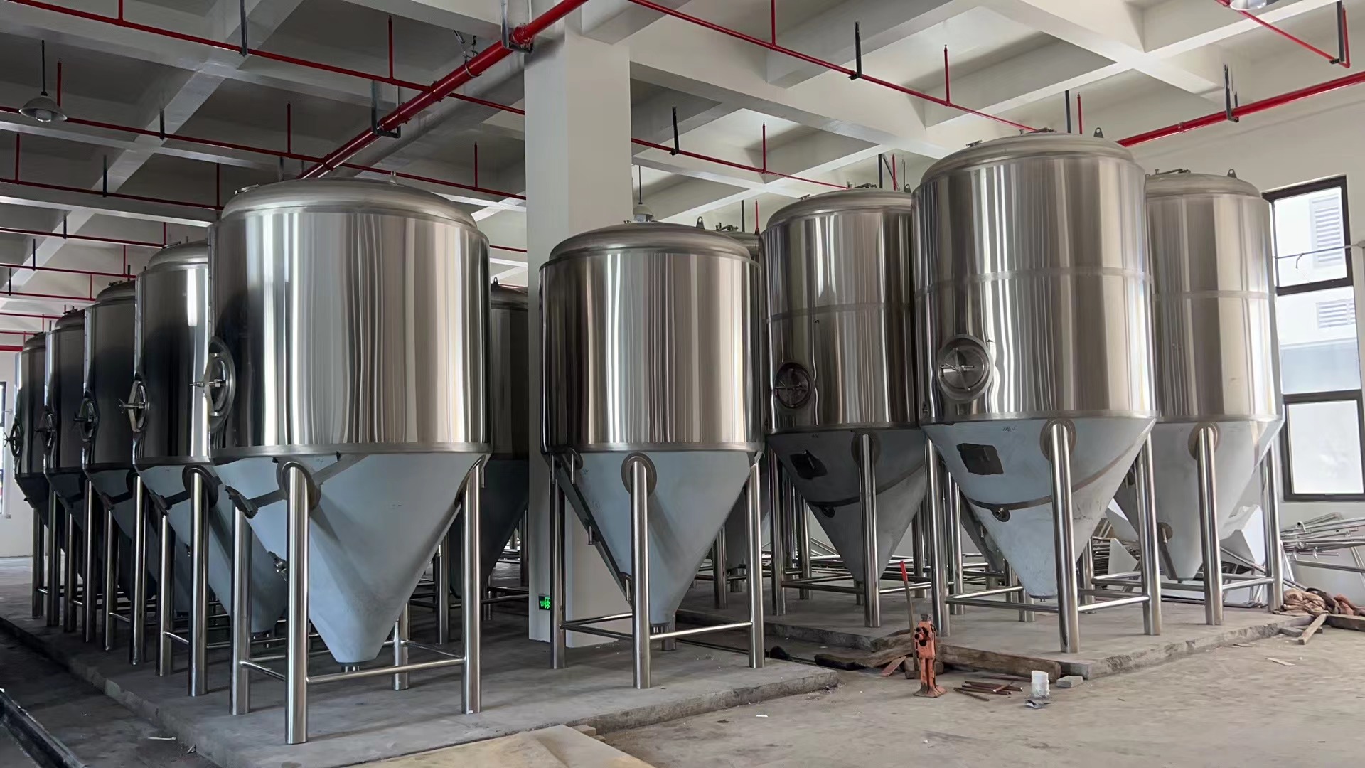 供应浙江啤酒厂产量300吨的大型精酿啤酒设备厂家