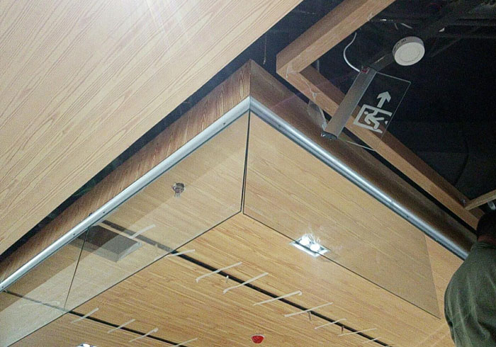 商场玻璃挡烟垂壁,任丘市鑫飞消防工程有限公司,商场消防垂壁