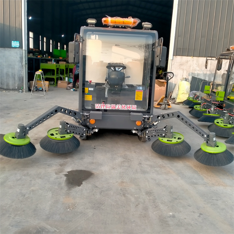 山东环保挂桶电动7刷四轮扫地车厂家直销多少钱一台