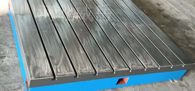 如何稳定铸铁试验平台的硬度及硬度取决于什么？