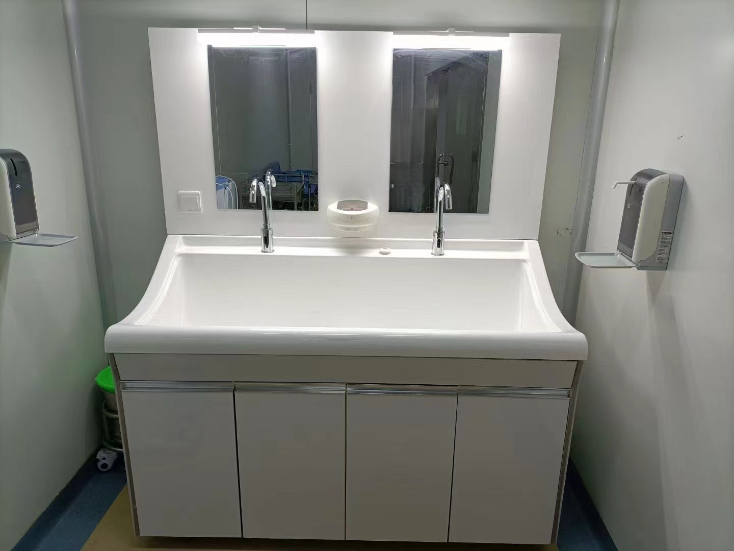 高分子洗手池  感应式鹅颈水龙头