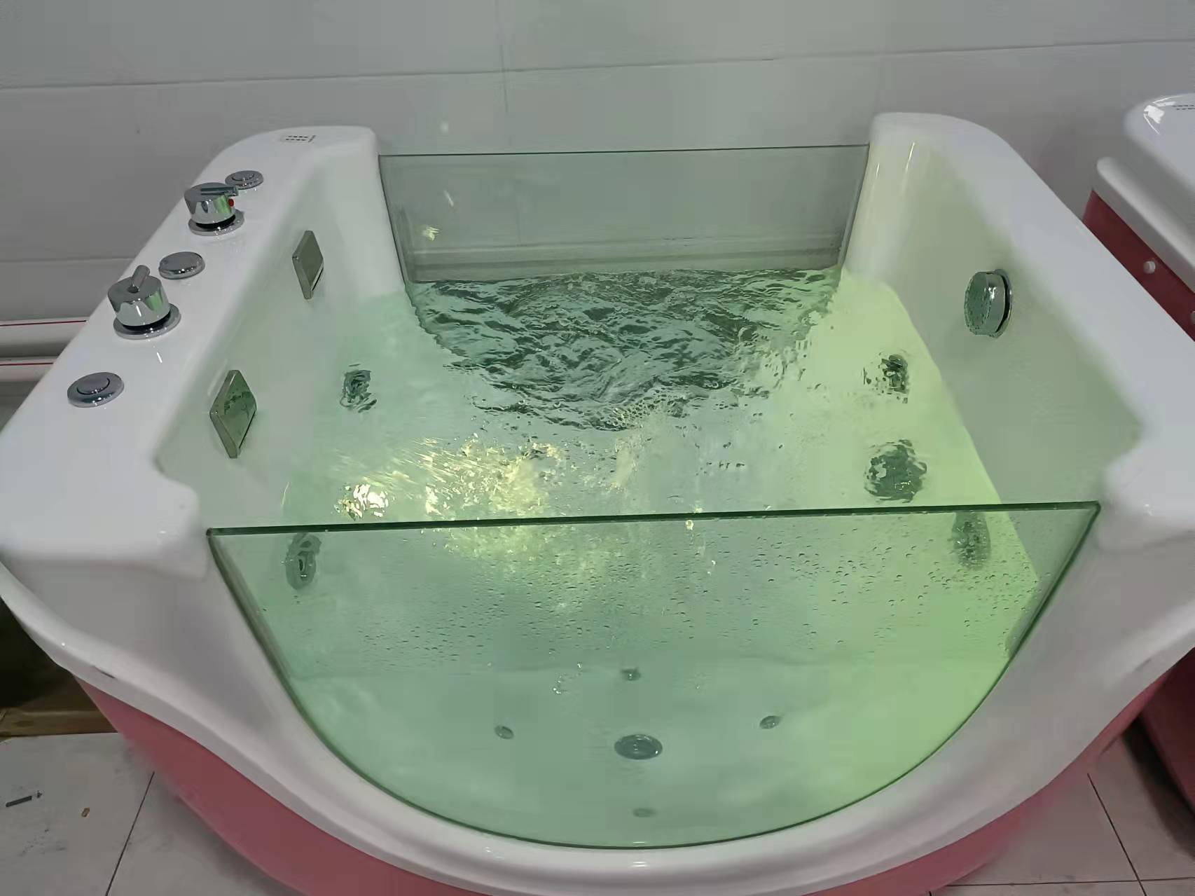 独立游泳池